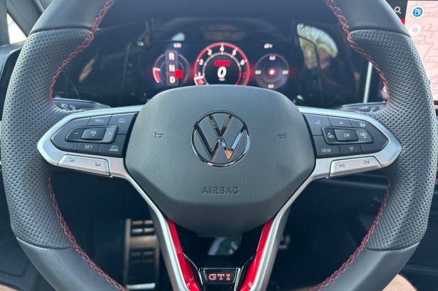 2025 Volkswagen Golf GTI 2.0T SE 2025 Volkswagen Golf GTI 2.0T SE