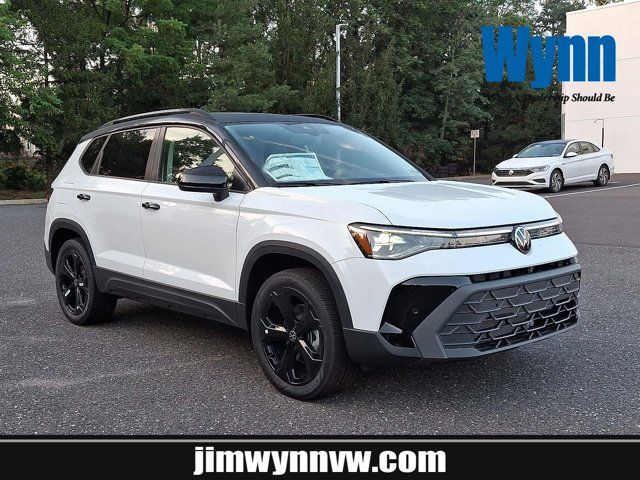 2025 Volkswagen Taos SE Black