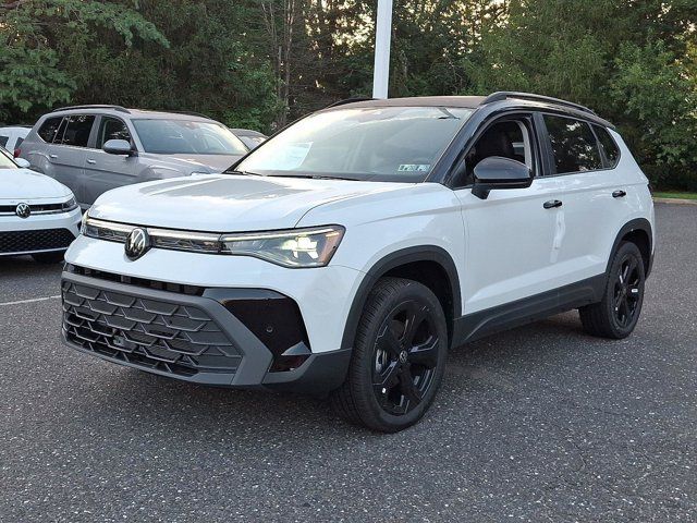 2025 Volkswagen Taos SE Black