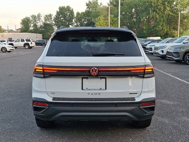 2025 Volkswagen Taos SE Black