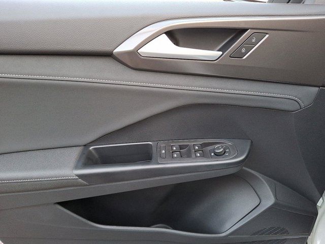 2025 Volkswagen Taos SE Black