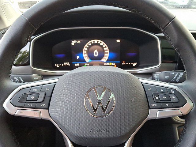2025 Volkswagen Taos SE Black