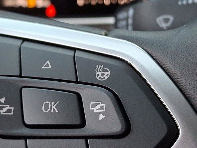 2025 Volkswagen Taos SE Black