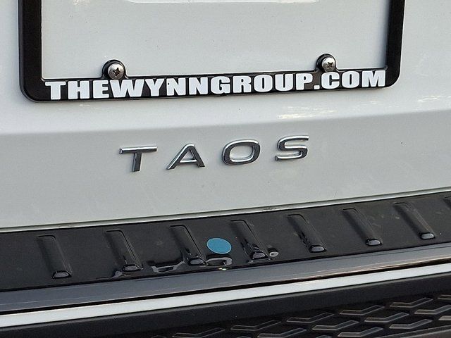 2025 Volkswagen Taos SE Black