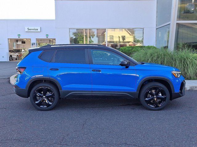 2025 Volkswagen Taos SE Black