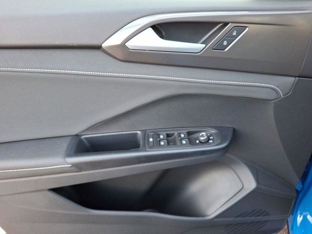 2025 Volkswagen Taos SE Black
