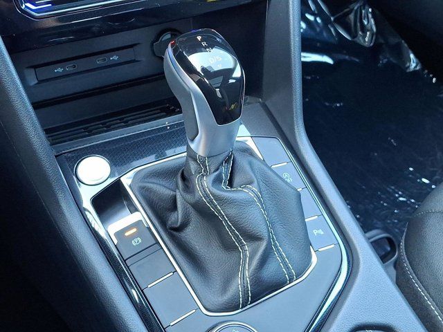 2025 Volkswagen Taos SE Black
