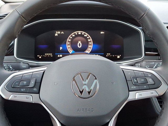 2025 Volkswagen Taos SE Black
