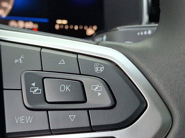 2025 Volkswagen Taos SE Black