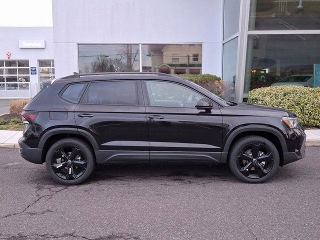 2025 Volkswagen Taos SE Black