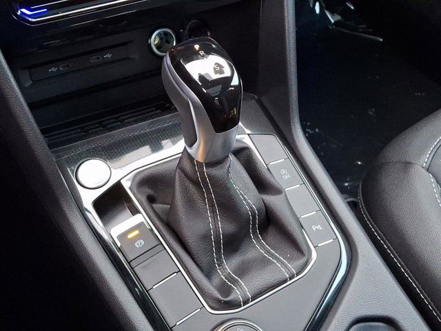 2025 Volkswagen Taos SE Black