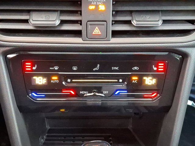 2025 Volkswagen Taos SE Black