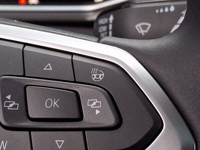 2025 Volkswagen Taos SE Black