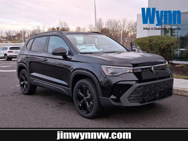 2025 Volkswagen Taos SE Black