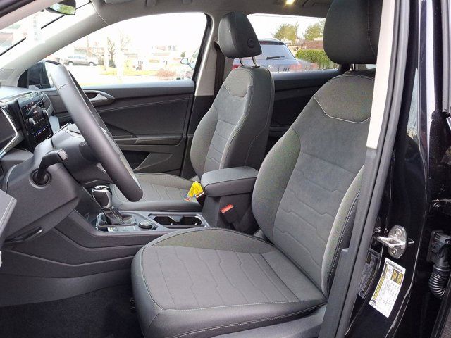 2025 Volkswagen Taos SE Black