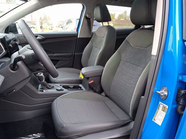 2025 Volkswagen Taos SE Black