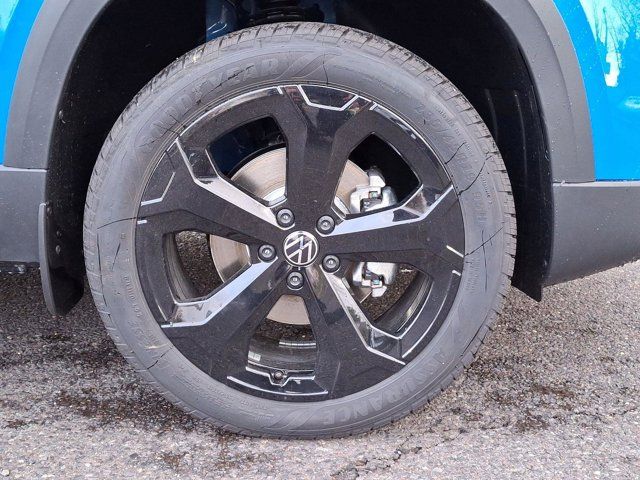 2025 Volkswagen Taos SE Black