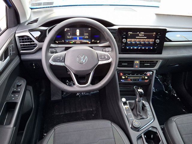2025 Volkswagen Taos SE Black