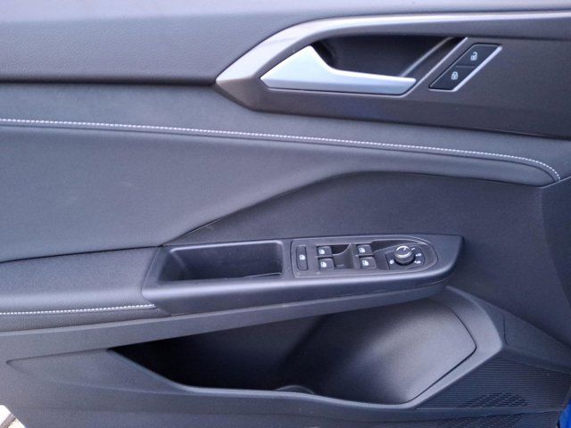 2025 Volkswagen Taos SE Black