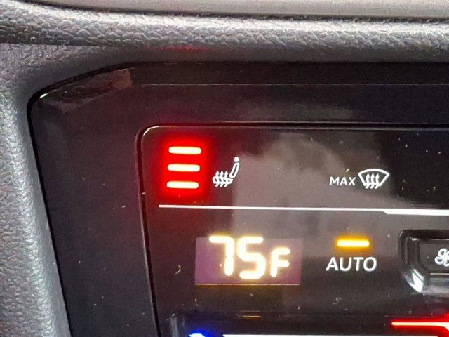 2025 Volkswagen Taos SE Black