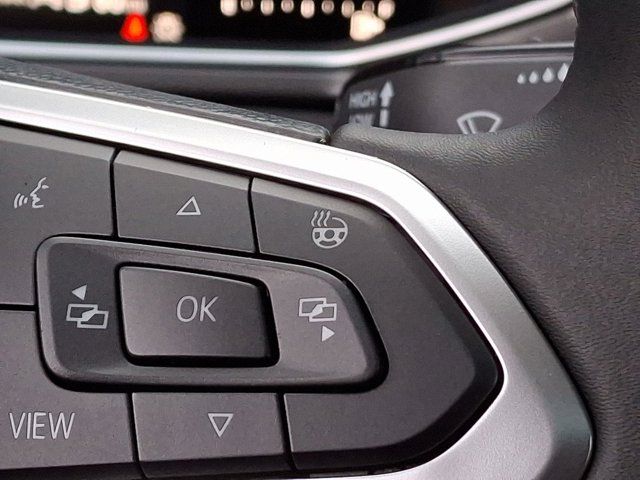 2025 Volkswagen Taos SE Black