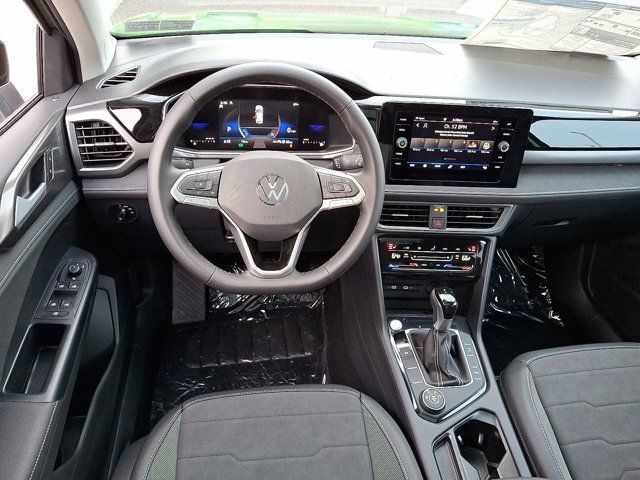 2025 Volkswagen Taos SE Black