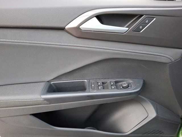 2025 Volkswagen Taos SE Black