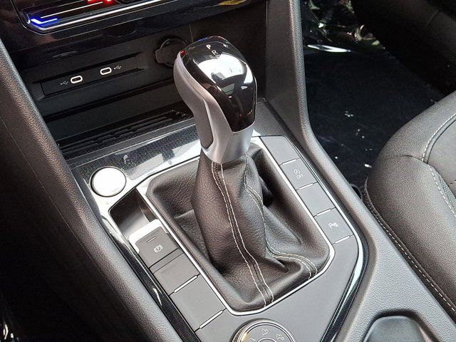 2025 Volkswagen Taos SE Black