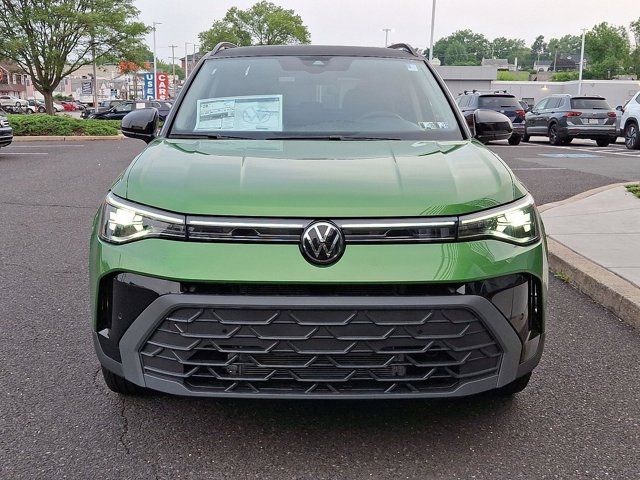 2025 Volkswagen Taos SE Black