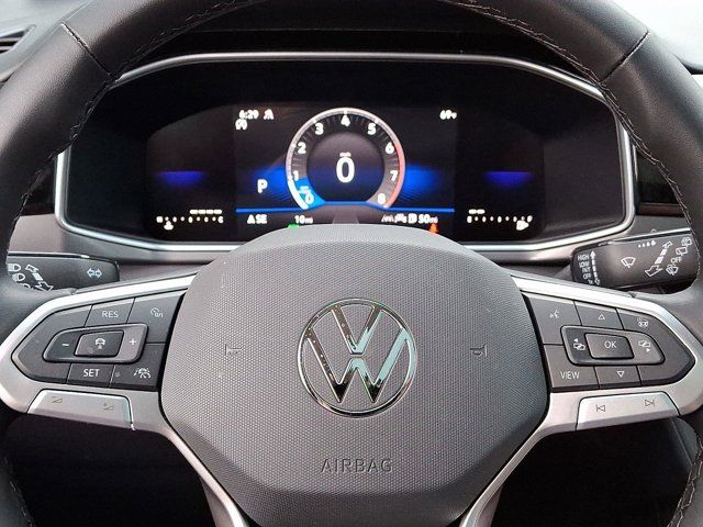 2025 Volkswagen Taos SE Black