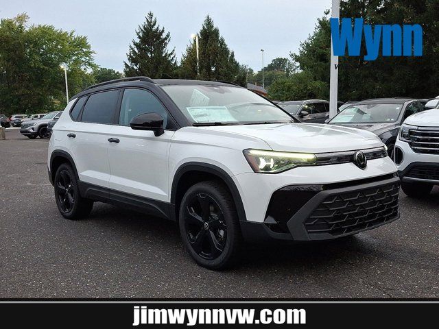 2025 Volkswagen Taos SE Black
