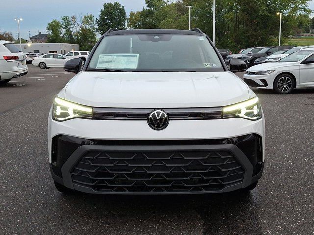 2025 Volkswagen Taos SE Black