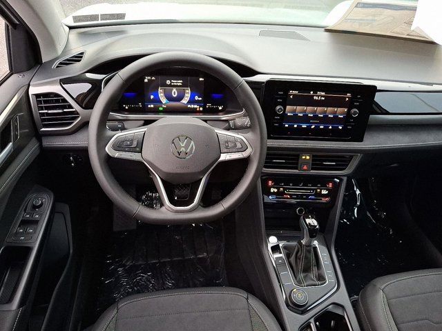 2025 Volkswagen Taos SE Black