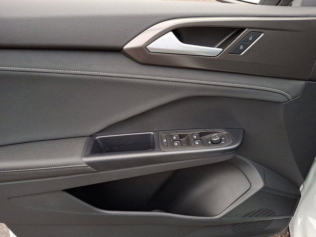2025 Volkswagen Taos SE Black