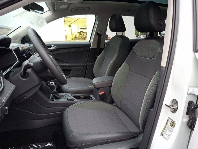 2025 Volkswagen Taos SE Black