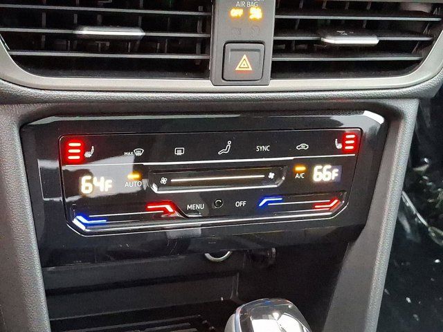 2025 Volkswagen Taos SE Black
