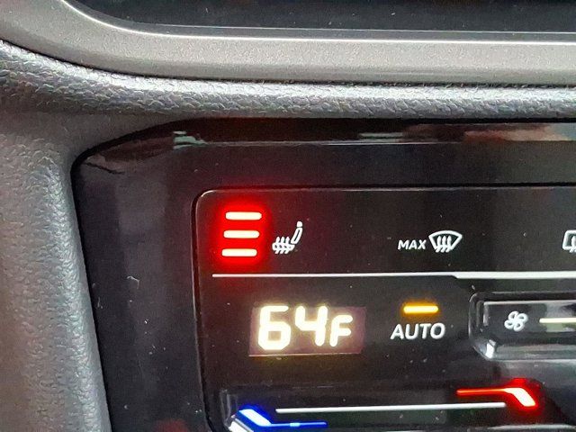 2025 Volkswagen Taos SE Black