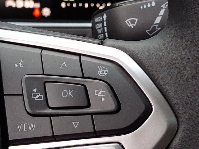 2025 Volkswagen Taos SE Black