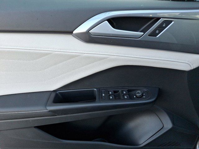 2025 Volkswagen Taos SEL