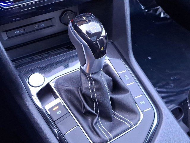 2025 Volkswagen Taos SEL