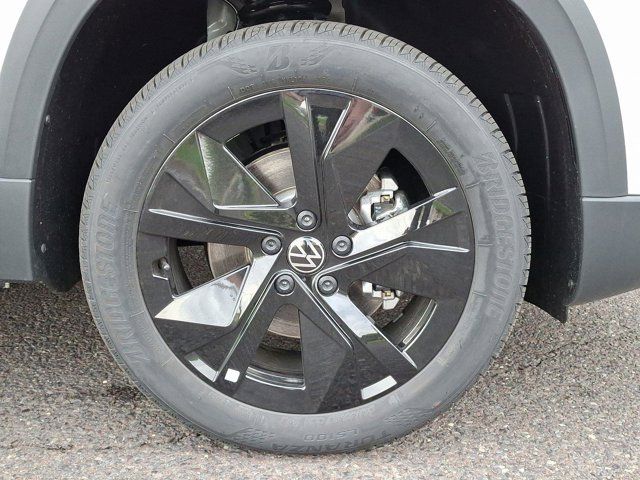 2025 Volkswagen Taos SE
