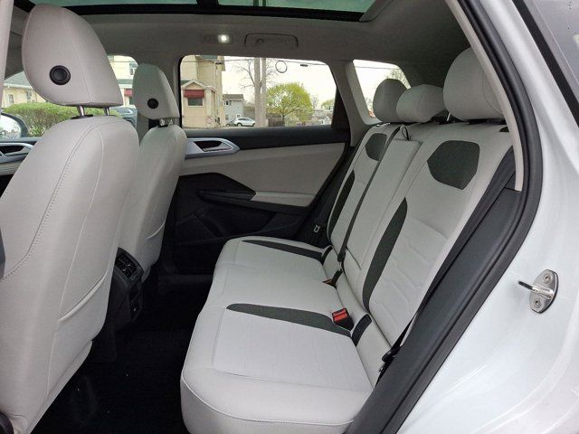 2025 Volkswagen Taos SE