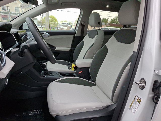 2025 Volkswagen Taos SE