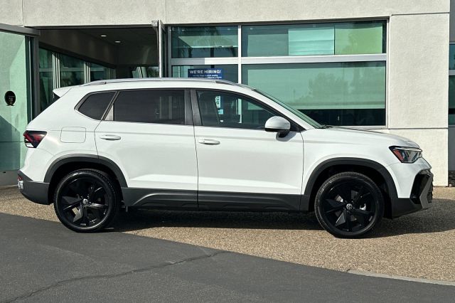 2025 Volkswagen Taos 1.5T SE