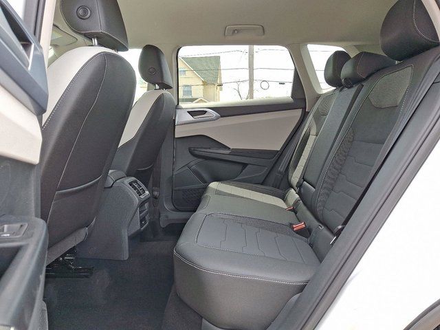 2025 Volkswagen Taos SE