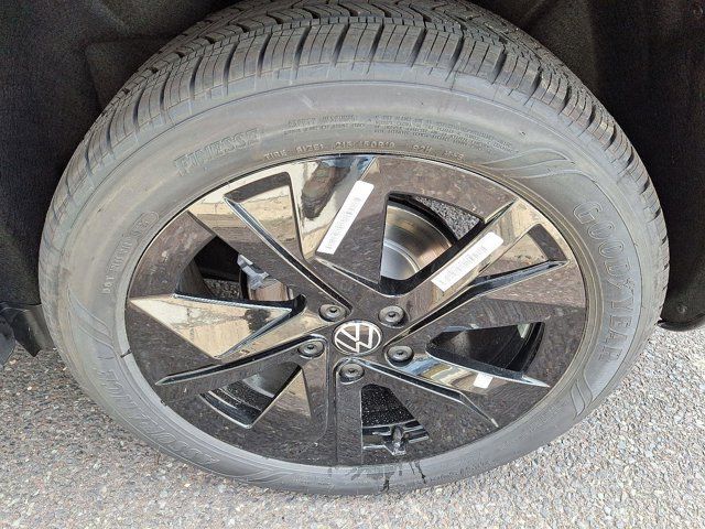 2025 Volkswagen Taos SE