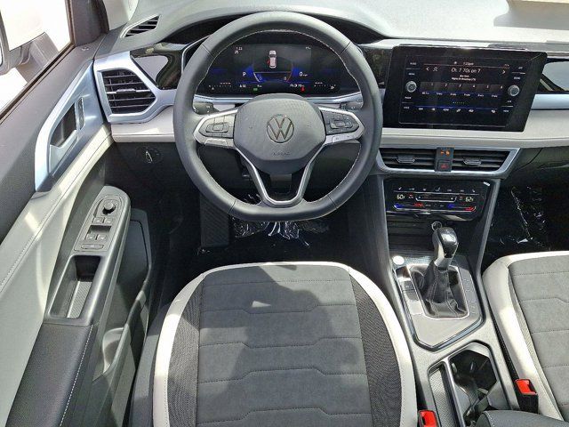 2025 Volkswagen Taos SE