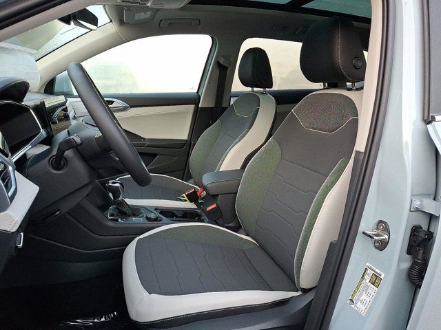 2025 Volkswagen Taos SE