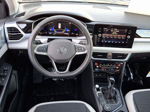 2025 Volkswagen Taos SE