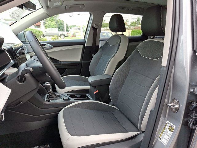 2025 Volkswagen Taos SE